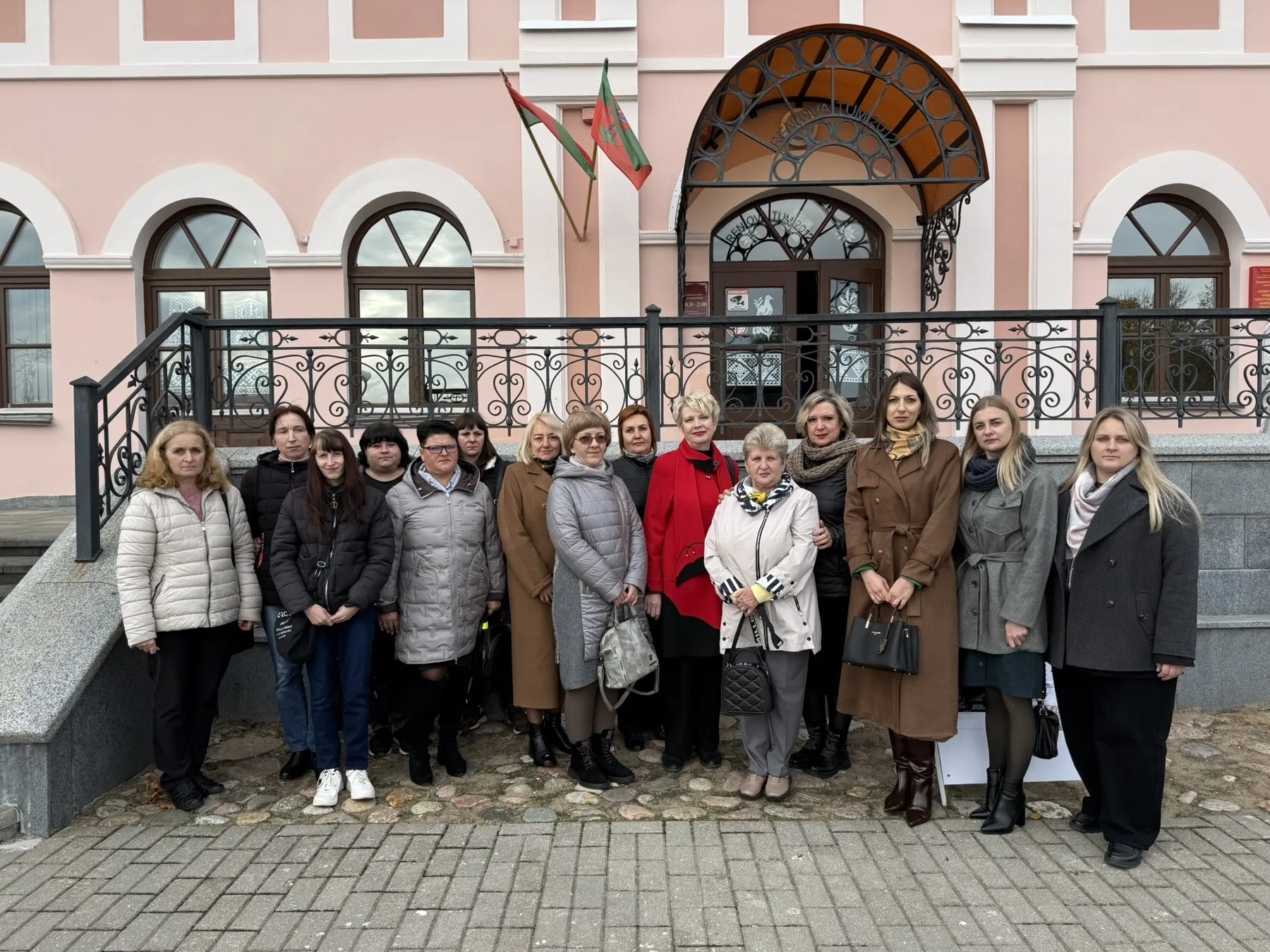 Праздник музыки и нежности: наш коллектив посетил концерт ко Дню матери! 💐✨
