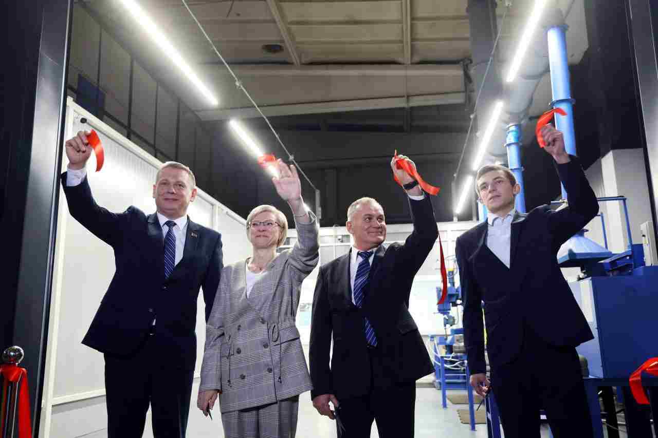 На Новогрудском заводе газовой аппаратуры открыли учебно-производственную мастерскую